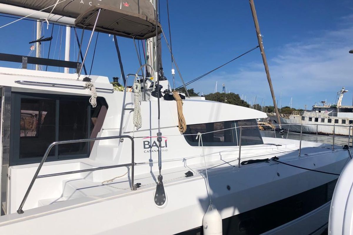 Exterior view of Arveskida II, a Bali 4.2 catamaran at Figari/Golfo Aranci, Italy