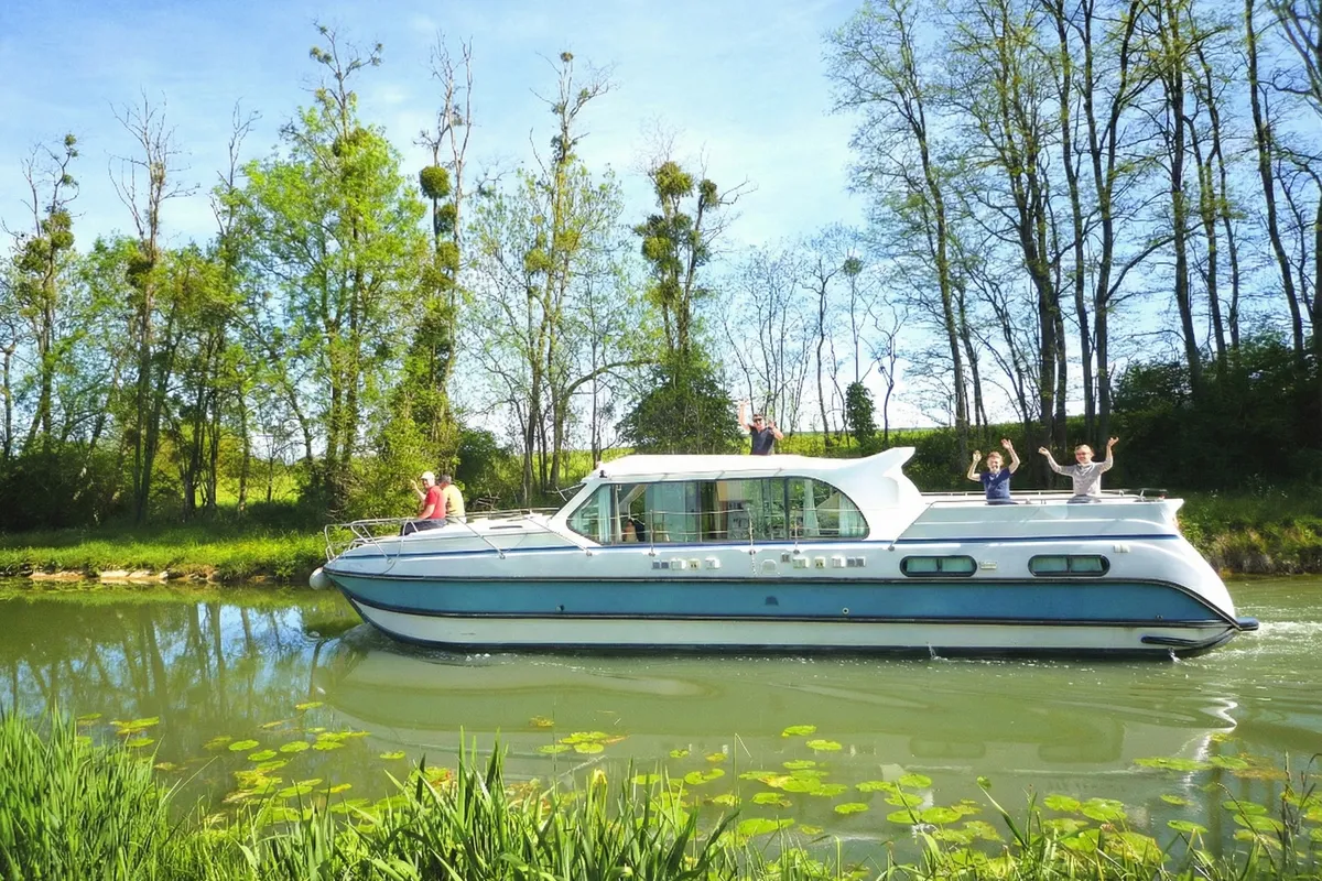 Cruiser Comfort XL 8/10 Pers., a Nicols Nicols Confort 1350 motorboat at Saint-Nazaire-d'Aude, France