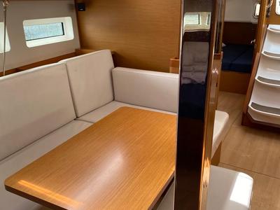 Salon of Alboran Caipiroska (Las Galletas), a Jeanneau Sun Odyssey 440 sailboat at Elephant Butte Estates, United States