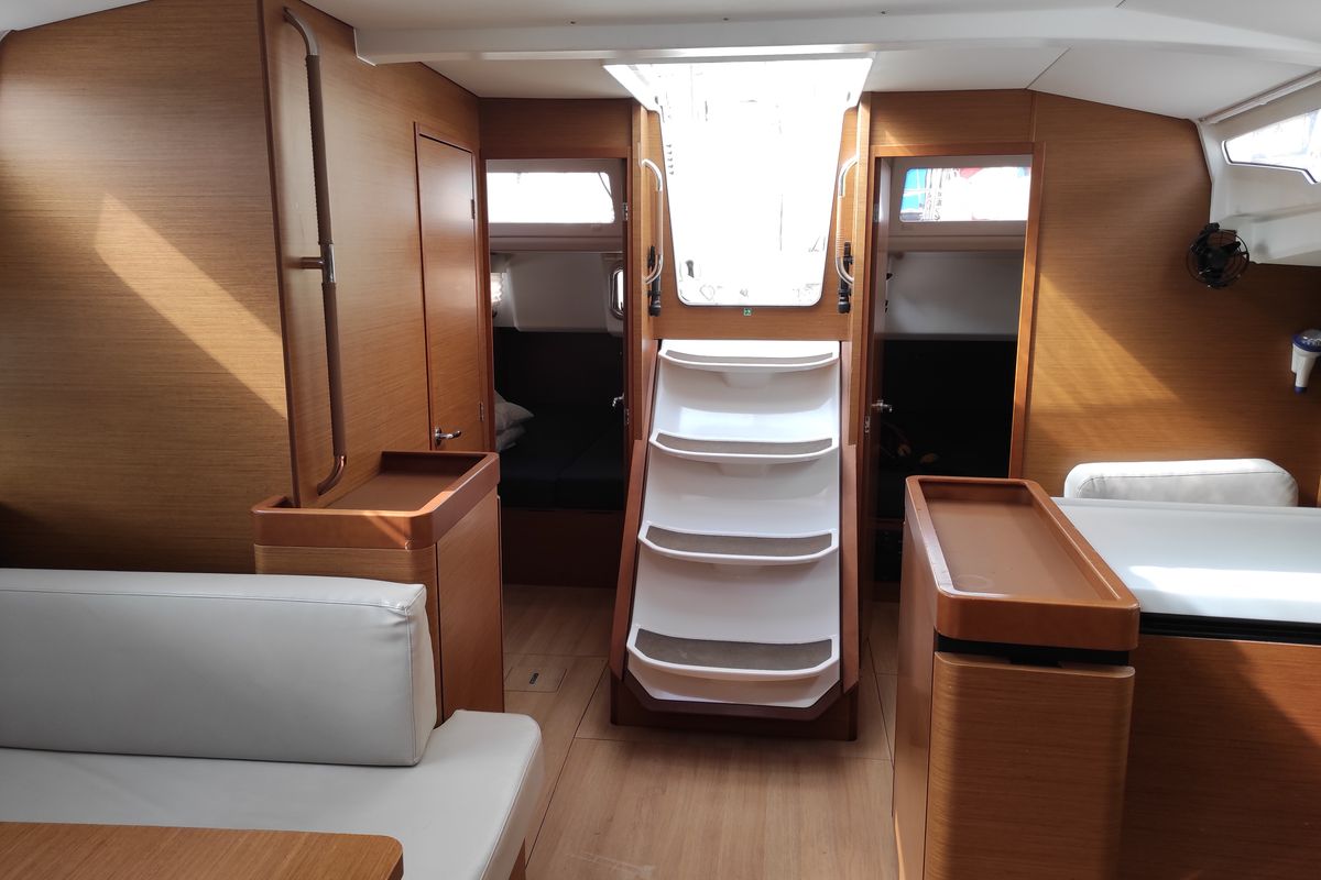 Salon of Alboran Caipiroska (Las Galletas), a Jeanneau Sun Odyssey 440 sailboat at Elephant Butte Estates, United States