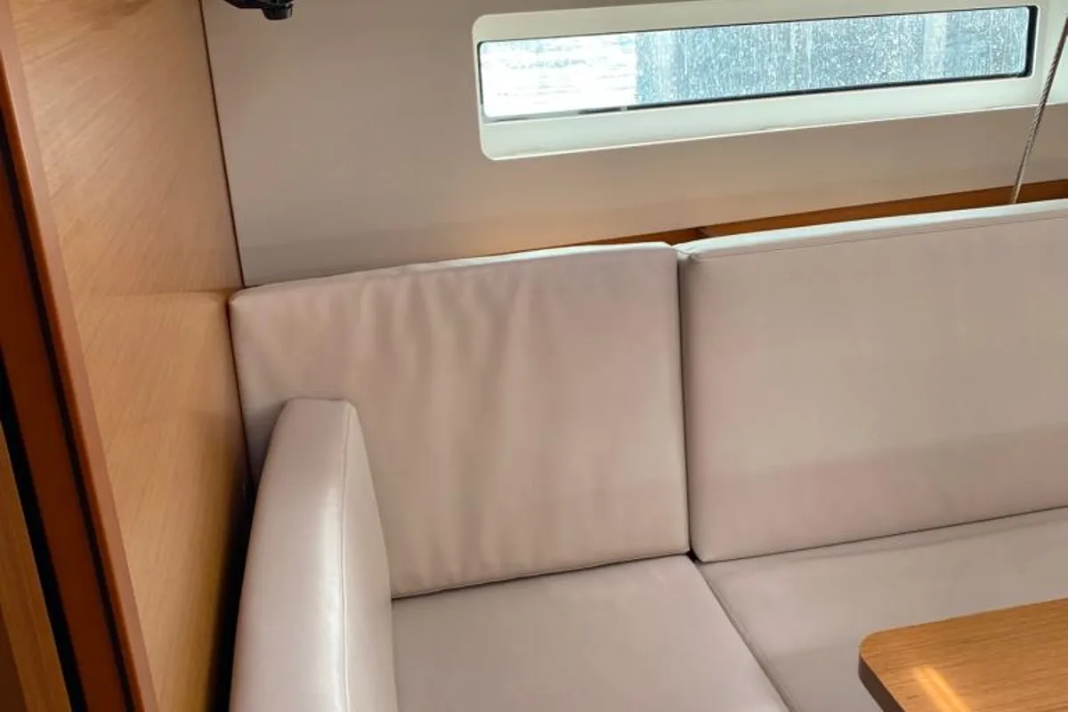 Salon of Alboran Caipiroska (Las Galletas), a Jeanneau Sun Odyssey 440 sailboat at Elephant Butte Estates, United States