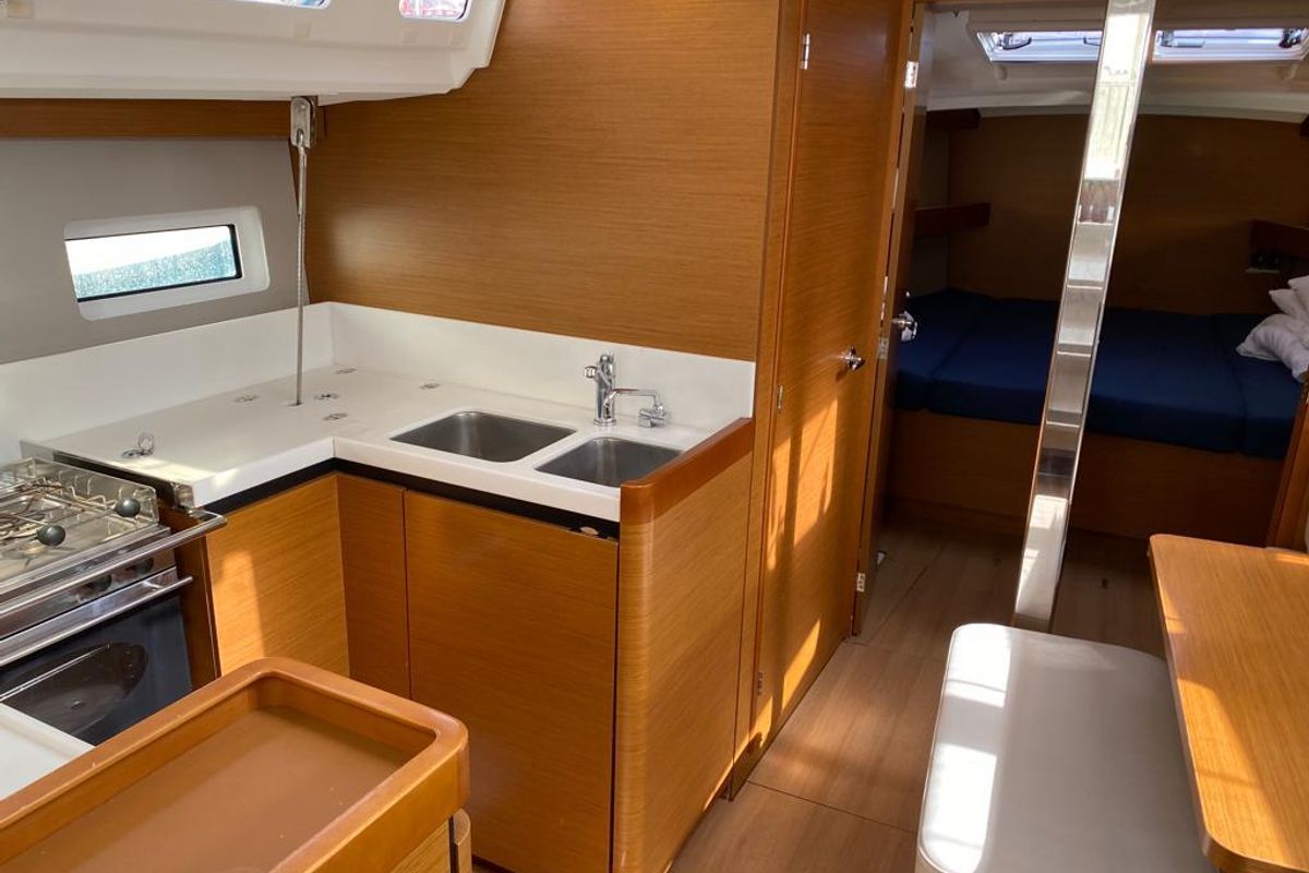 Galley of Alboran Caipiroska (Las Galletas), a Jeanneau Sun Odyssey 440 sailboat at Elephant Butte Estates, United States