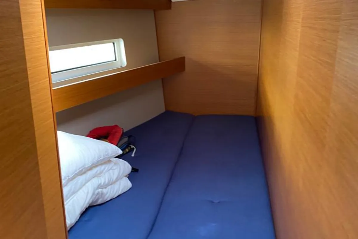 Cabin on Alboran Caipiroska (Las Galletas), a Jeanneau Sun Odyssey 440 sailboat at Elephant Butte Estates, United States