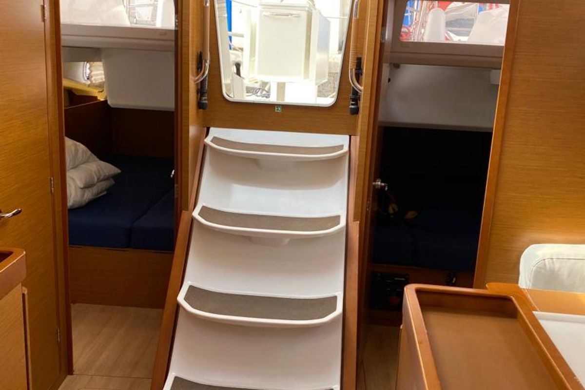 Salon of Alboran Caipiroska (Las Galletas), a Jeanneau Sun Odyssey 440 sailboat at Elephant Butte Estates, United States