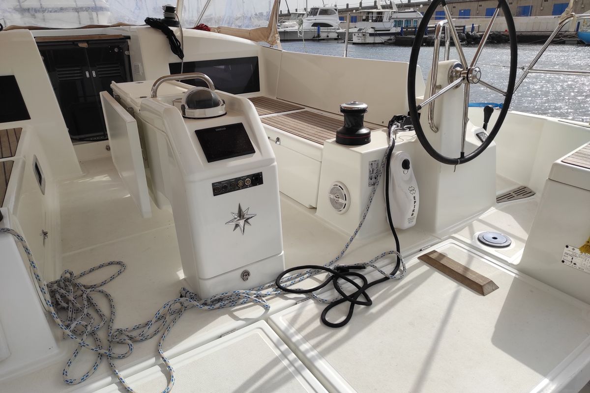 Cockpit of Alboran Caipiroska (Las Galletas), a Jeanneau Sun Odyssey 440 sailboat at Elephant Butte Estates, United States