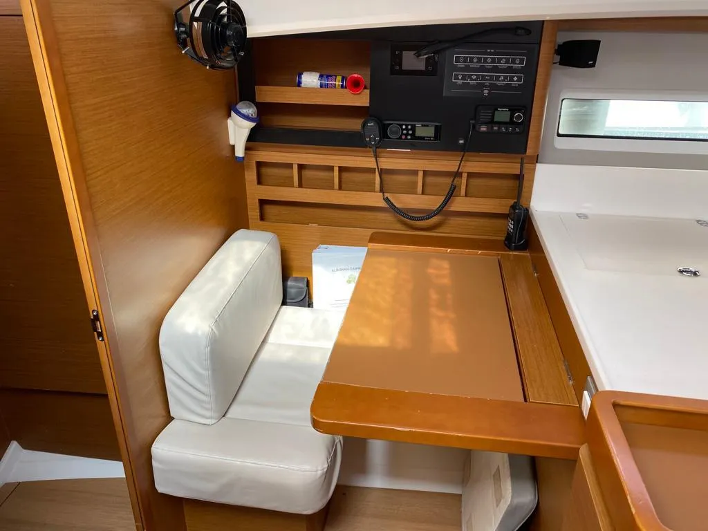 Head on Alboran Caipiroska (Las Galletas), a Jeanneau Sun Odyssey 440 sailboat at Elephant Butte Estates, United States
