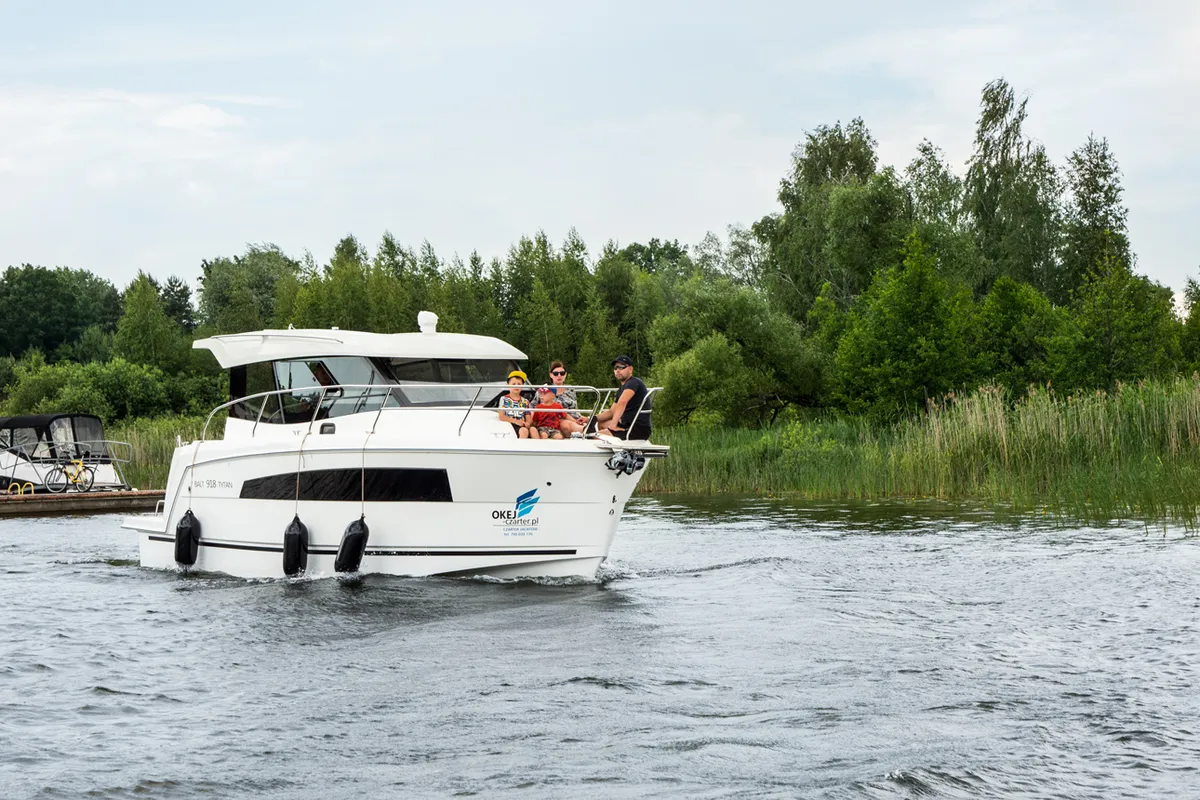 Exterior view of Balt 918 - 2 cab. SAUNA, a Balt 918 Titanium motorboat at Wilkasy, Poland