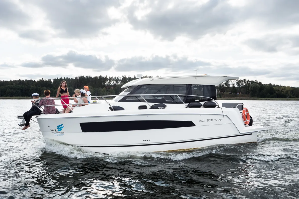 Exterior view of Balt 918 - 2 cab. SAUNA, a Balt 918 Titanium motorboat at Wilkasy, Poland