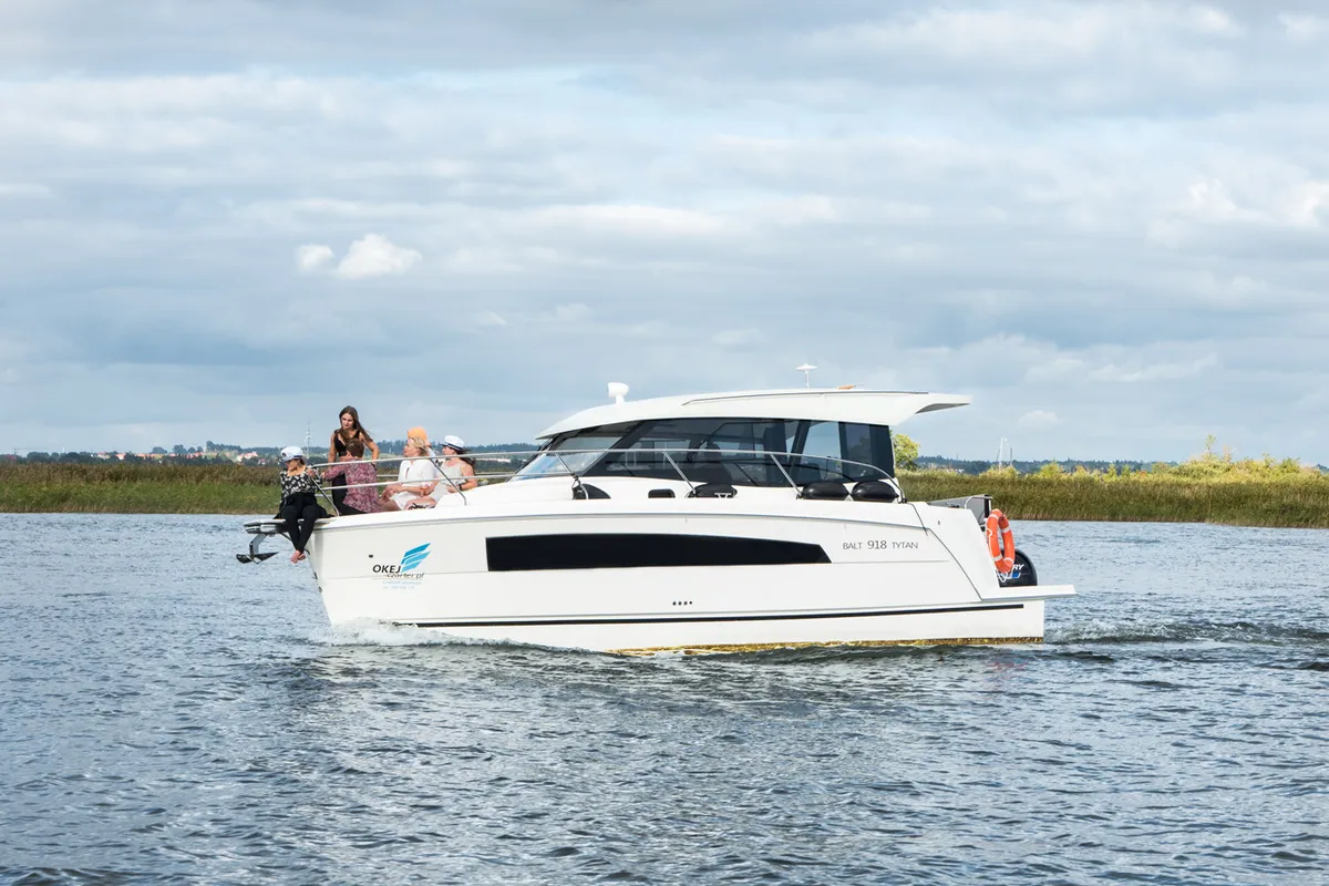 Exterior view of Balt 918 - 2 cab. SAUNA, a Balt 918 Titanium motorboat at Wilkasy, Poland