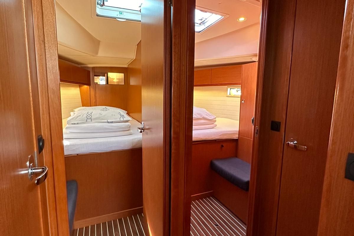 Cabin on Rava, a Bavaria Cruiser 46 sailboat at Općina Sukošan, Croatia