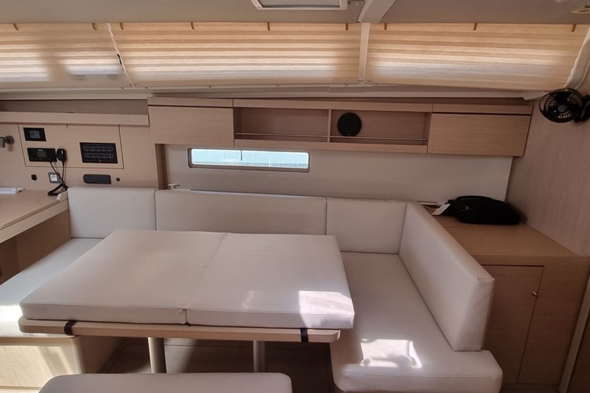 Salon of Leo, a Beneteau Oceanis 40.1 sailboat at Olbia, Italy