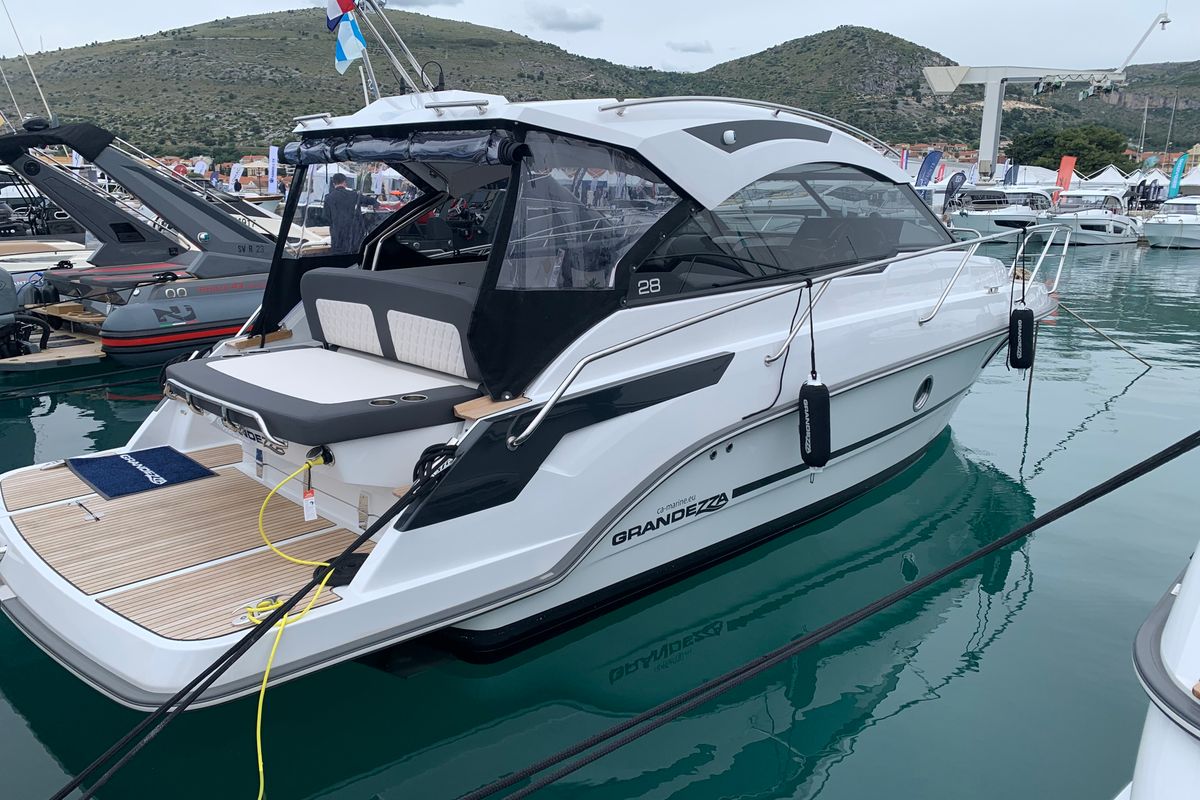 Exterior view of J&LO, a Grandezza 280C motorboat at Grad Trogir, Croatia