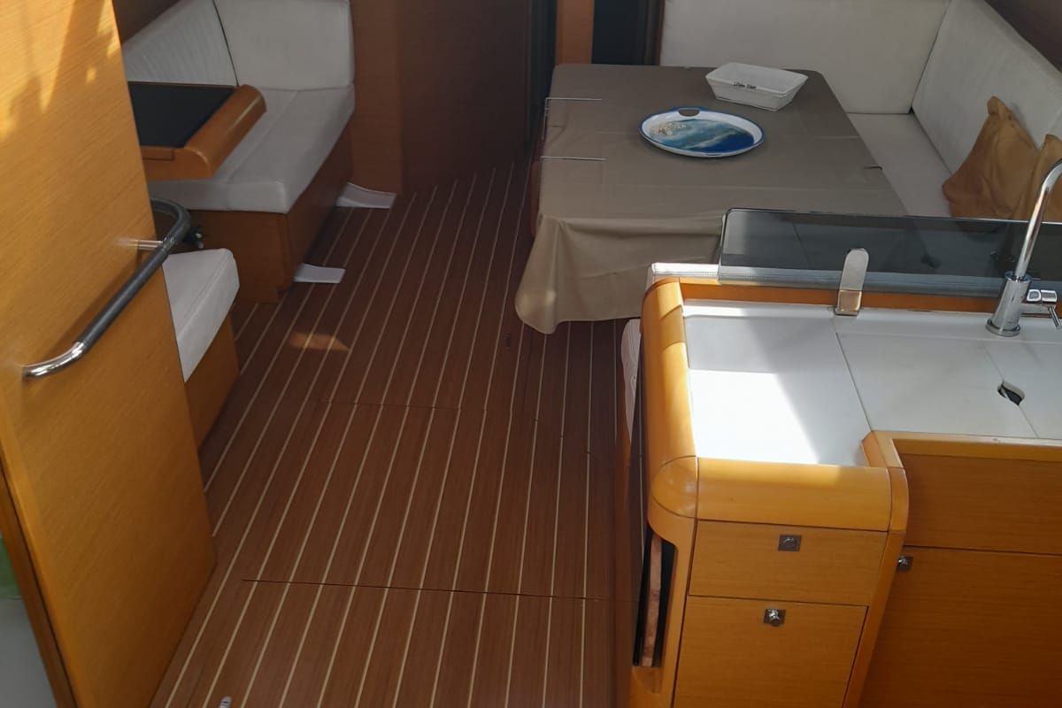 Salon of Mira, a Jeanneau Sun Odyssey 439 sailboat at Salerno, Italy