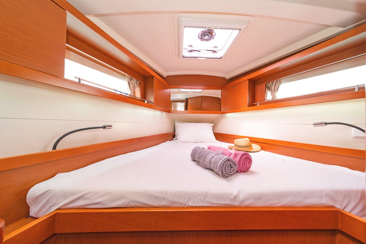 Cabin on Huschel II, a Beneteau Oceanis 41 sailboat at Kos, Greece
