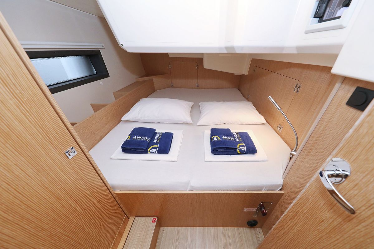 Cabin on Maupiti, a Bavaria C42 sailboat at Grad Biograd na Moru, Croatia
