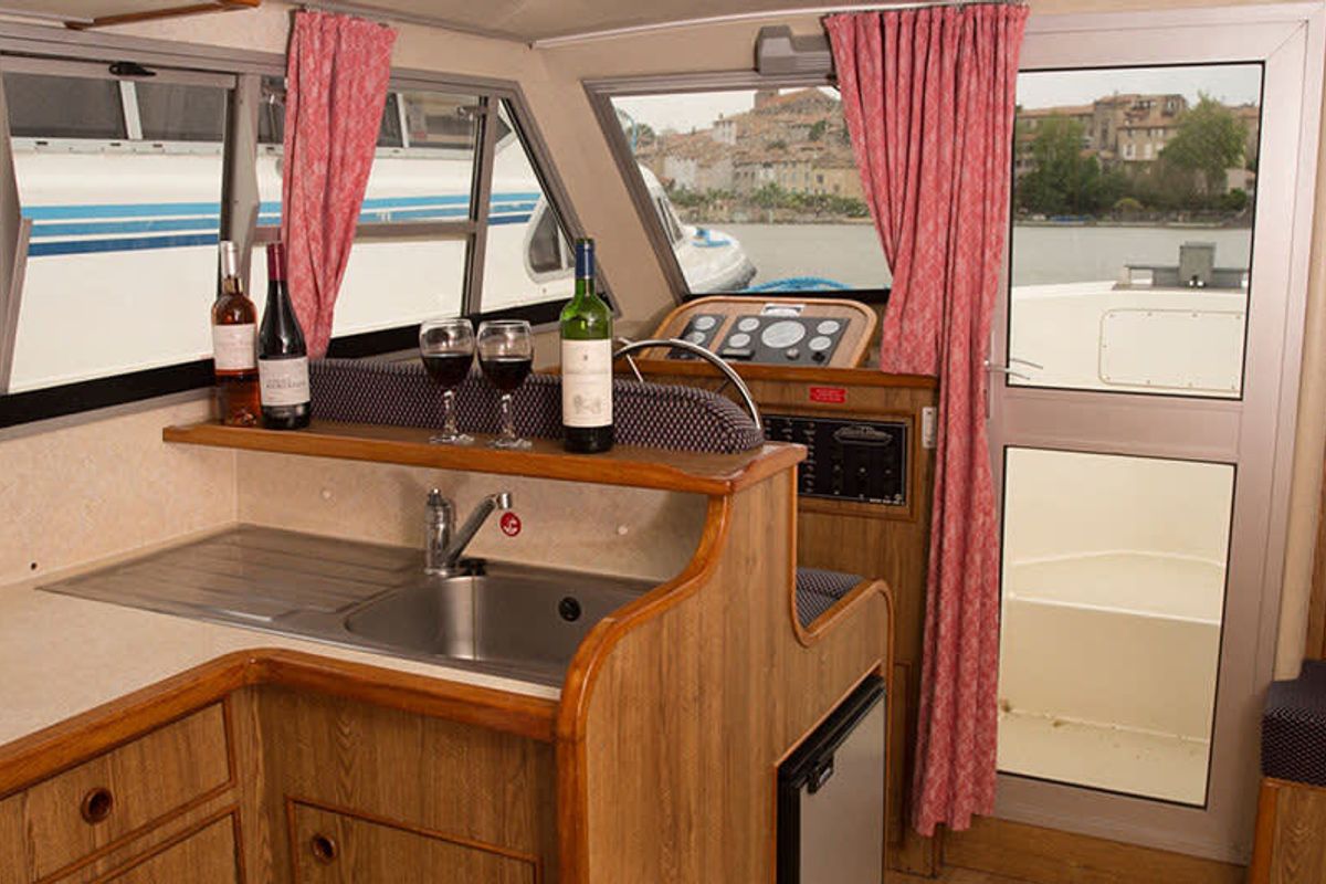 Galley of Cirrus B - Budget 20, a Gulet Cirrus B motorboat at Hindeloopen, Netherlands