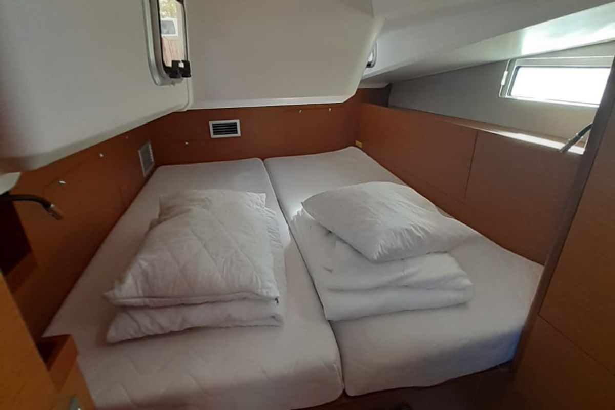 Cabin on White Pearl, a Jeanneau Sun Odyssey 490 sailboat at Kontokali, Greece