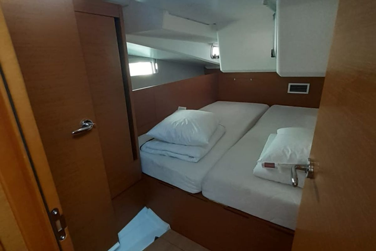 Cabin on White Pearl, a Jeanneau Sun Odyssey 490 sailboat at Kontokali, Greece