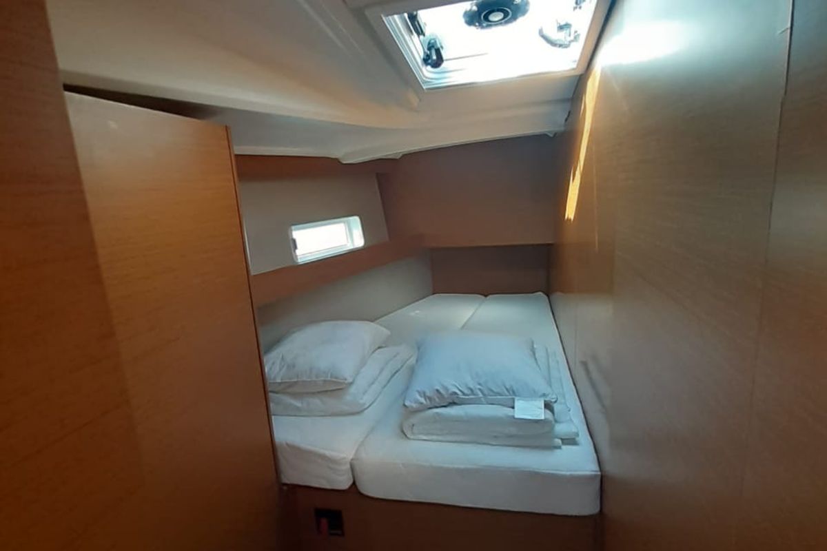 Cabin on White Pearl, a Jeanneau Sun Odyssey 490 sailboat at Kontokali, Greece