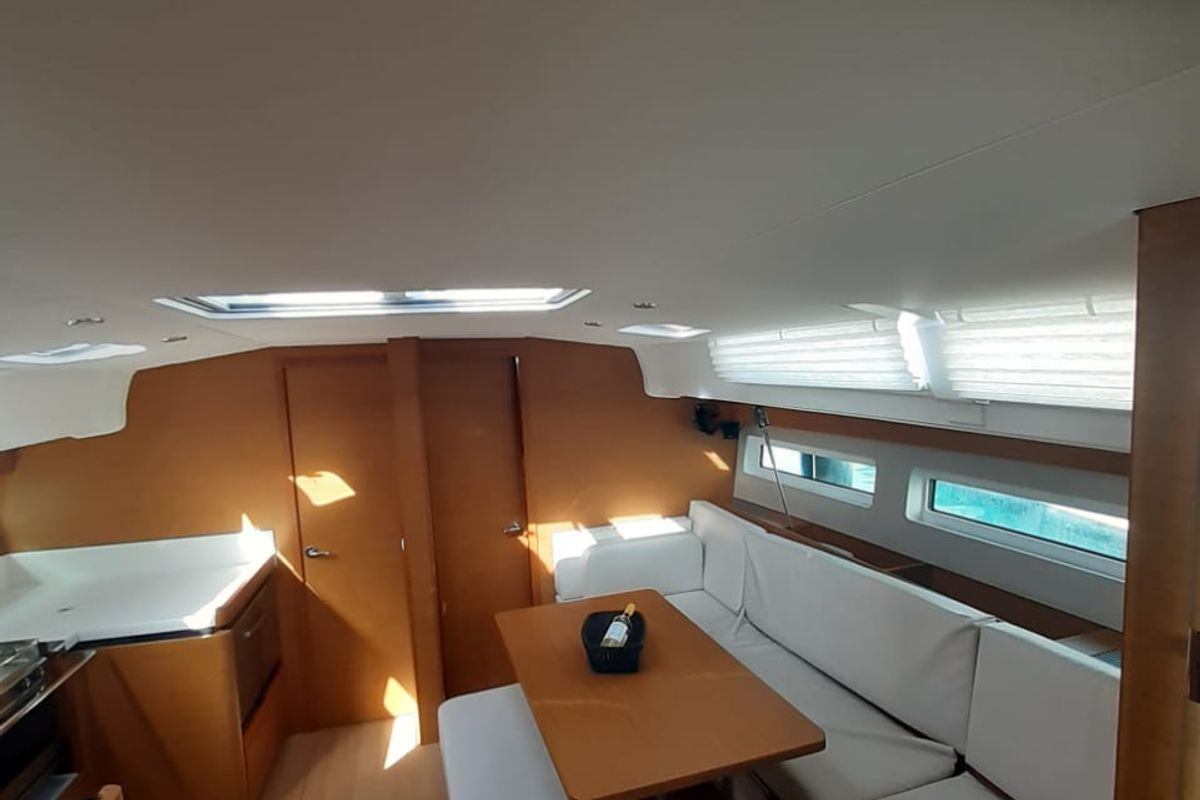 Salon of White Pearl, a Jeanneau Sun Odyssey 490 sailboat at Kontokali, Greece