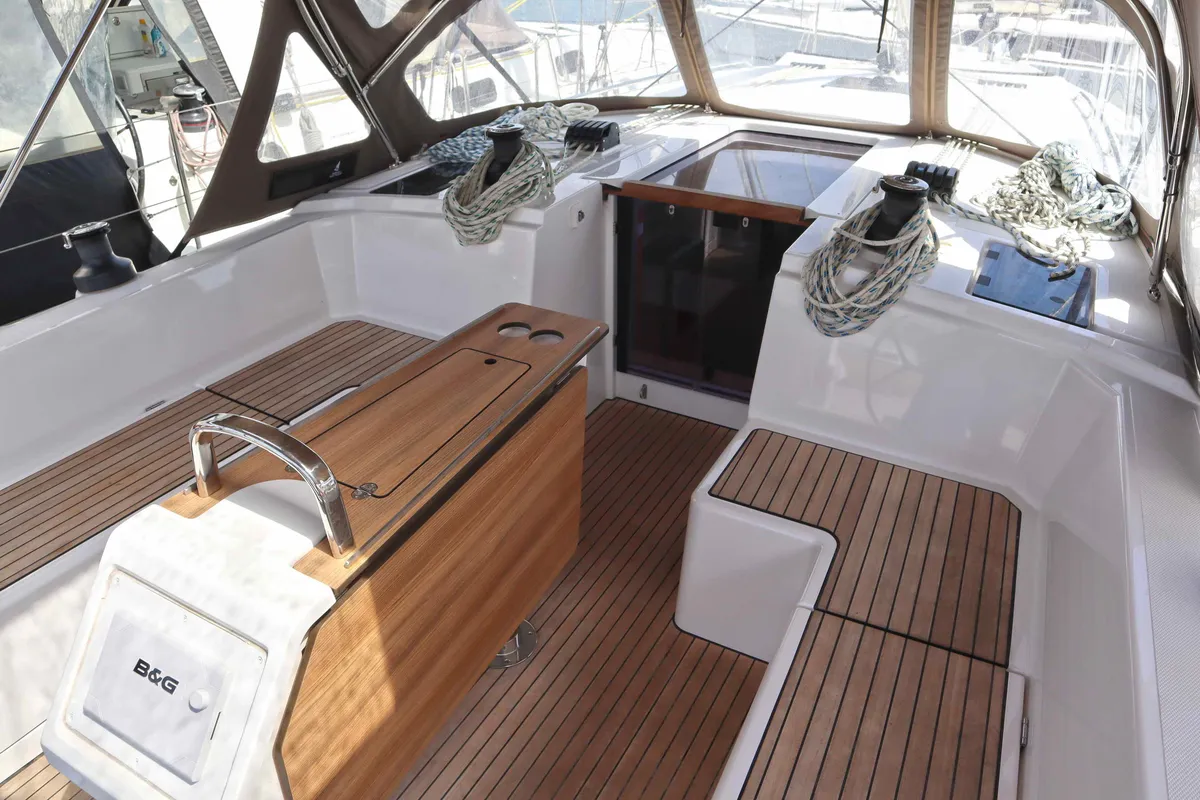 LIMA, a Bavaria Bavaria C42 sailboat at Parikia, Greece