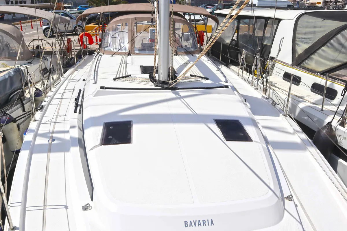 LIMA, a Bavaria Bavaria C42 sailboat at Parikia, Greece