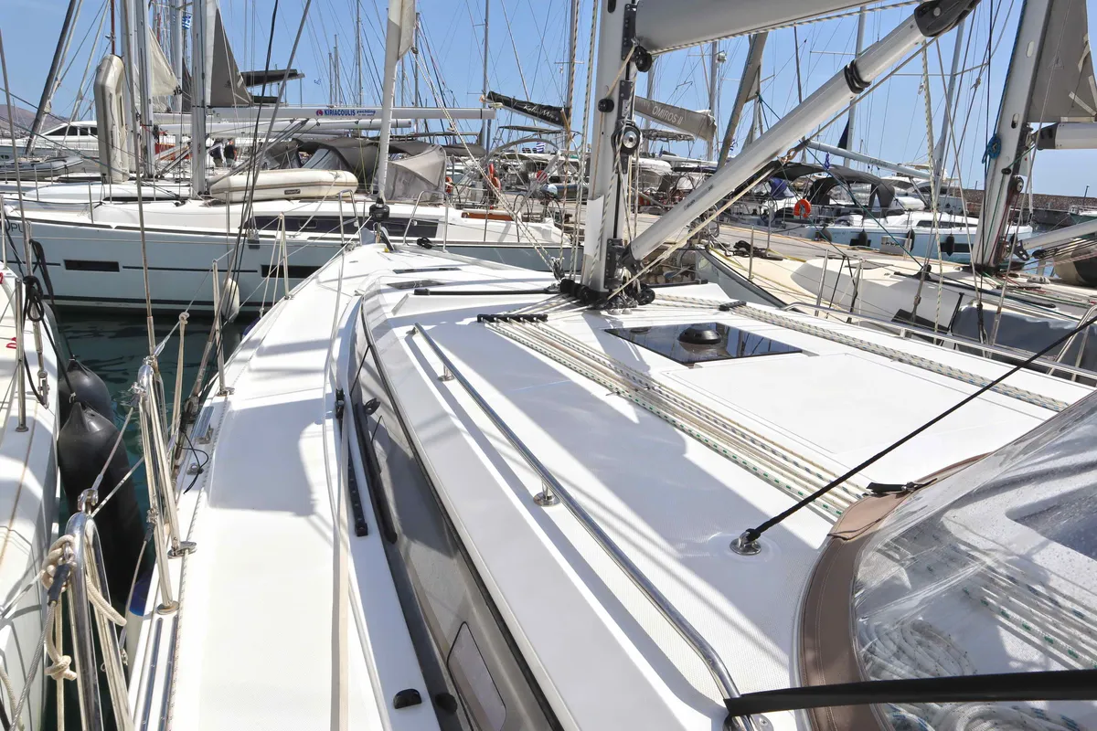 LIMA, a Bavaria Bavaria C42 sailboat at Parikia, Greece