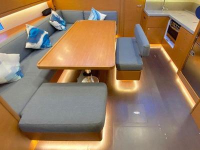 Salon of Kaito, a Dufour 470 sailboat at Dénia, Spain
