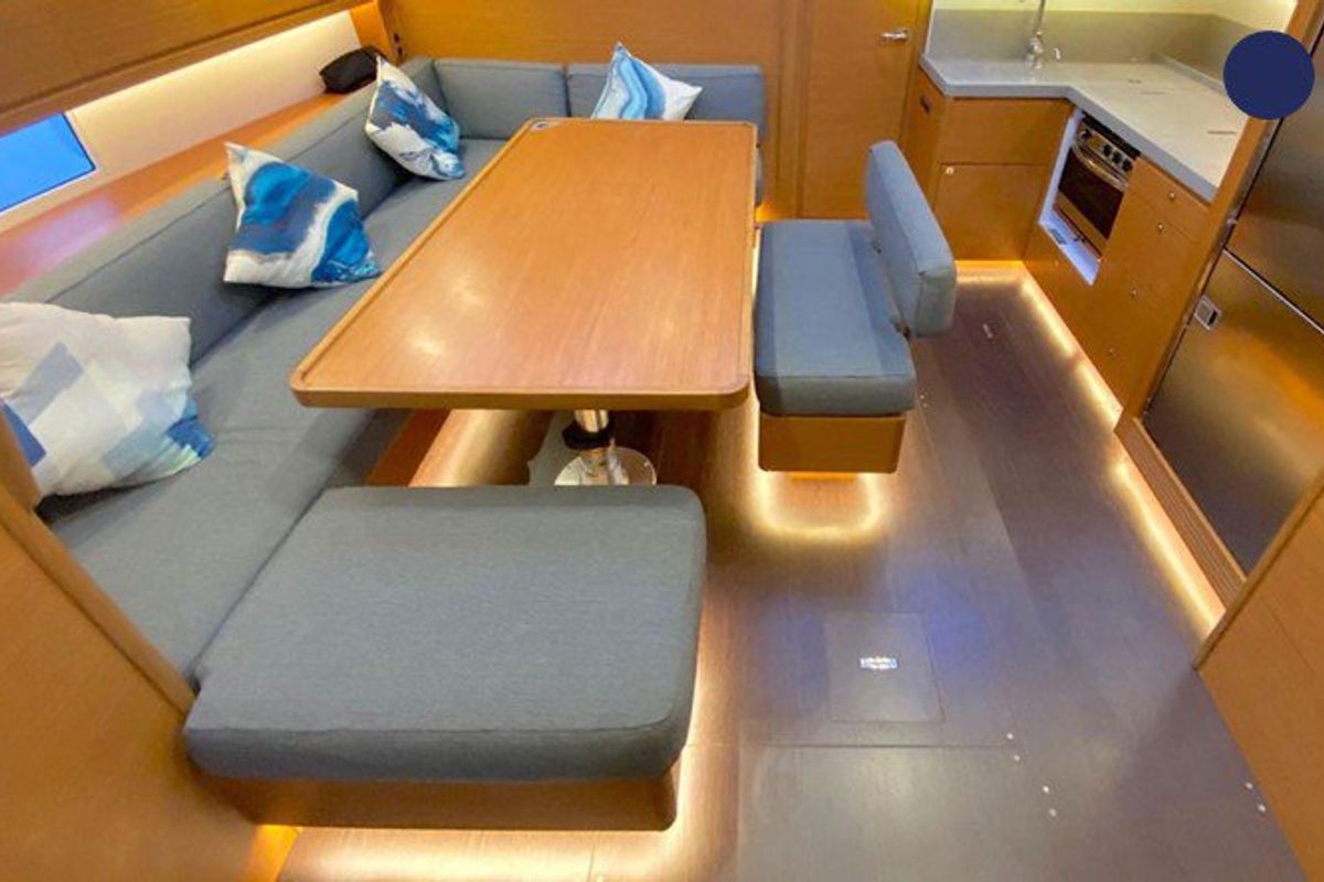 Salon of Kaito, a Dufour 470 sailboat at Dénia, Spain