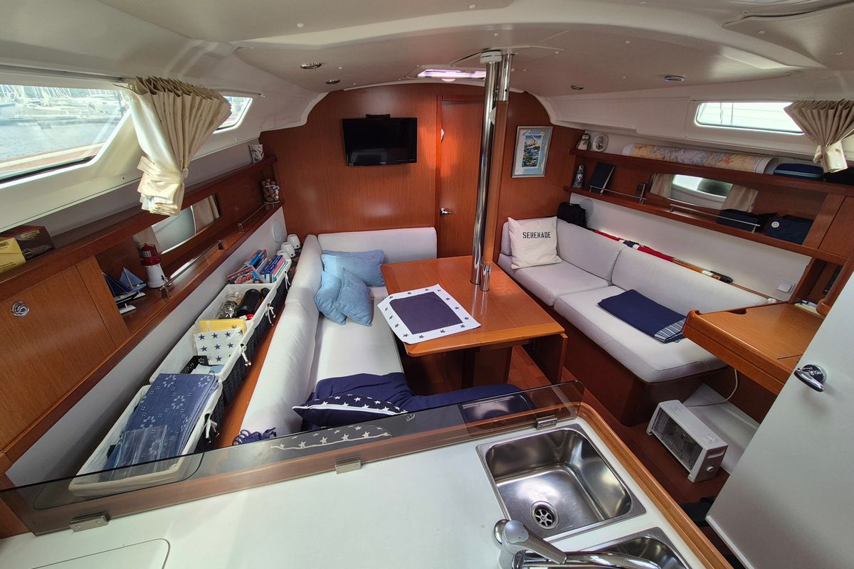 Salon of Serenade, a Beneteau Oceanis 37 sailboat at Bergen, Norway