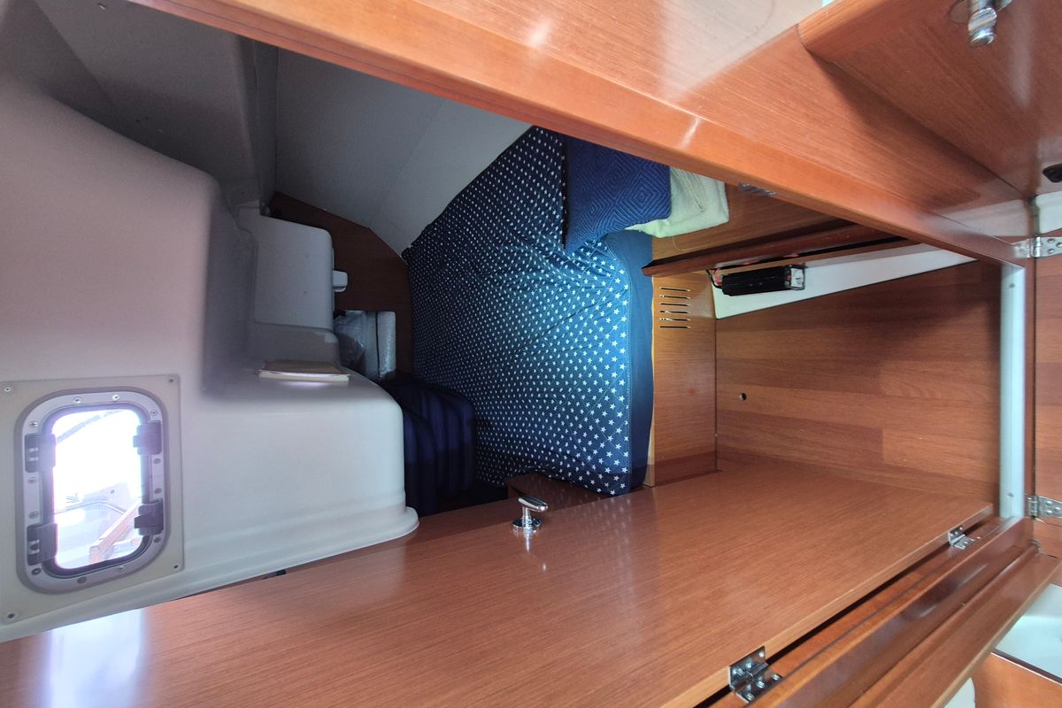 Cabin on Serenade, a Beneteau Oceanis 37 sailboat at Bergen, Norway