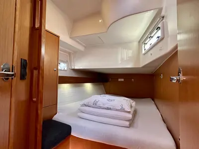 Cabin on Gustac, a Bavaria Cruiser 45 sailboat at Općina Sukošan, Croatia