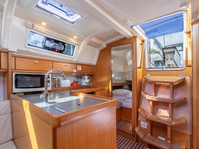 Galley of Jitterbug, a Bavaria 37 sailboat at Road Town, British Virgin Islands