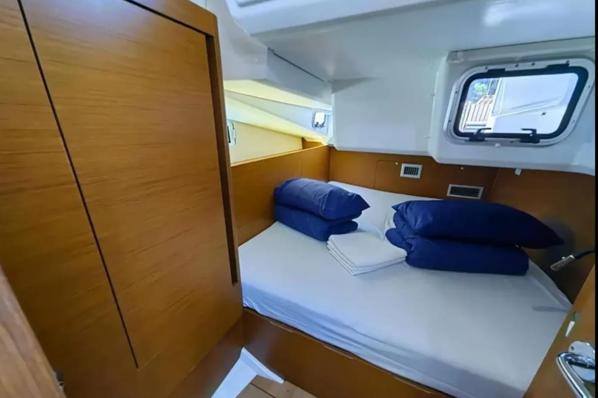 Cabin on AF-SO440N, a Jeanneau Sun Odyssey 440 sailboat at Athens, Greece