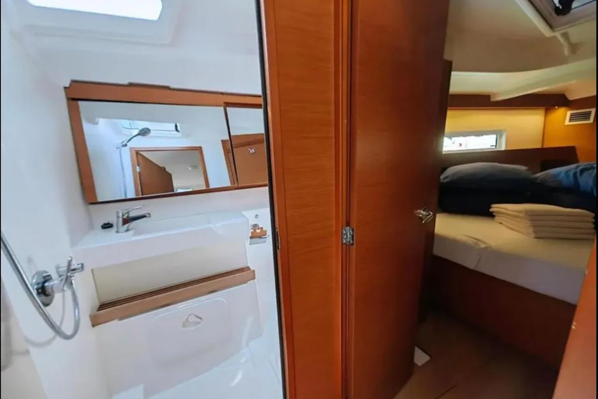 Head on AF-SO440N, a Jeanneau Sun Odyssey 440 sailboat at Athens, Greece