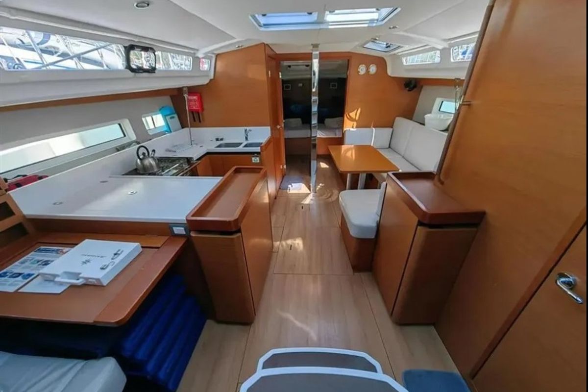 Salon of AF-SO440N, a Jeanneau Sun Odyssey 440 sailboat at Athens, Greece