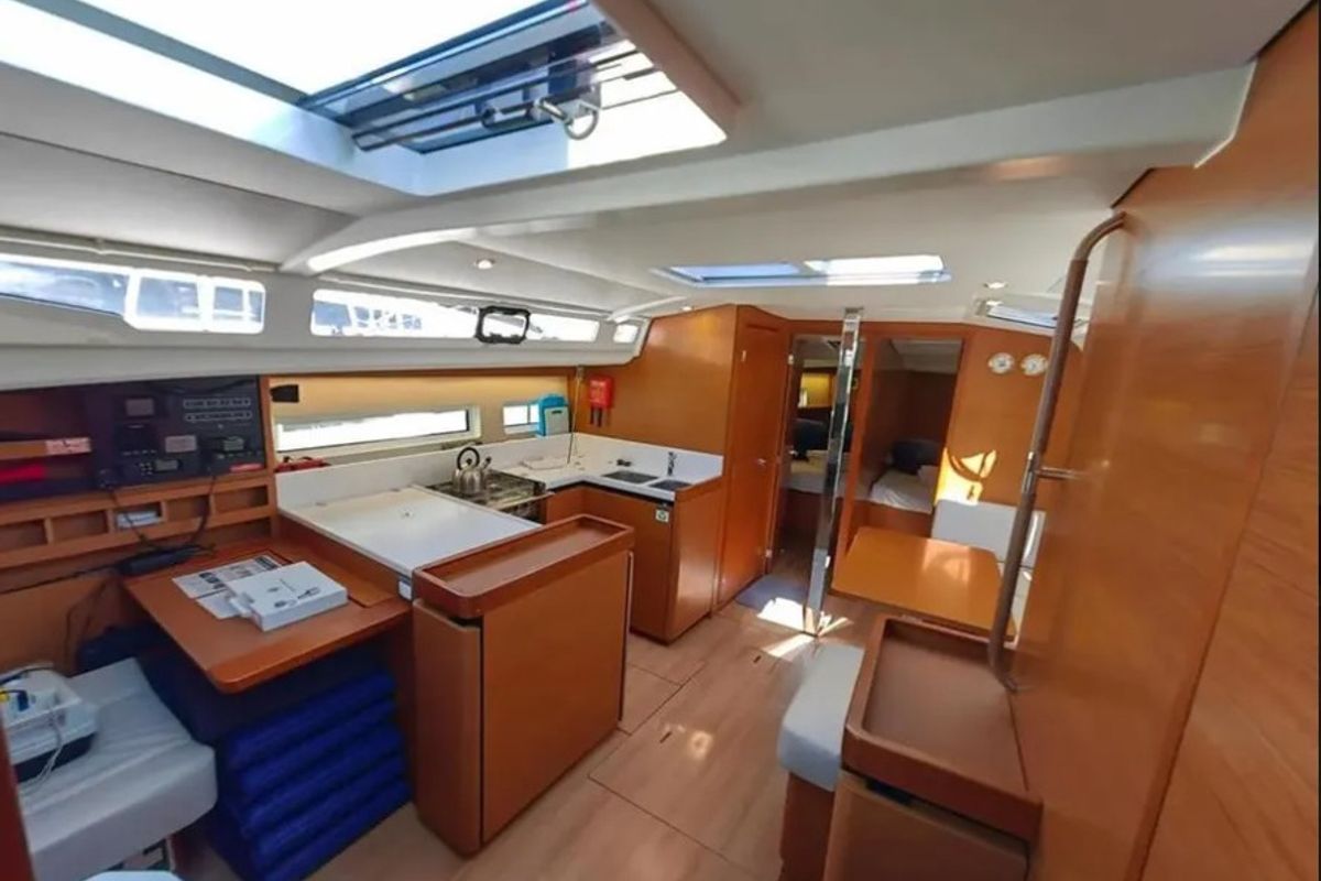 Salon of AF-SO440N, a Jeanneau Sun Odyssey 440 sailboat at Athens, Greece