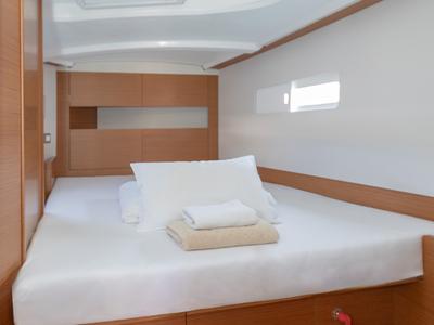 Cabin on Oliver, a Jeanneau Sun Odyssey 410 sailboat at Primošten, Croatia