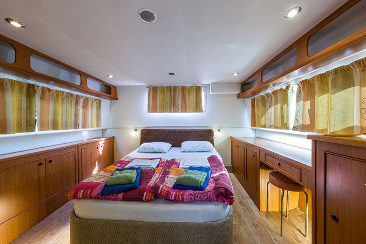 Cabin on E400-9, a Pénichette Europa E.400 motorboat at Fürstenberg/Havel, Germany