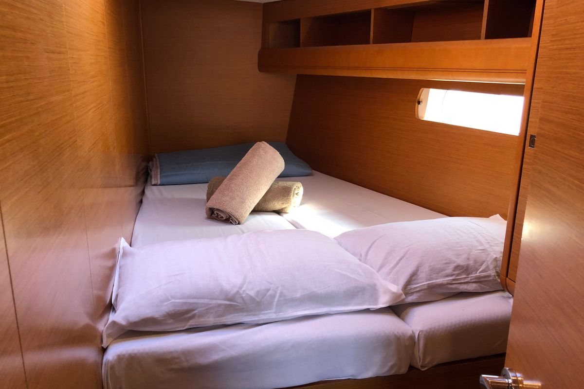 Cabin on Luna Rossa, a Jeanneau Sun Odyssey 479 sailboat at Athens, Greece