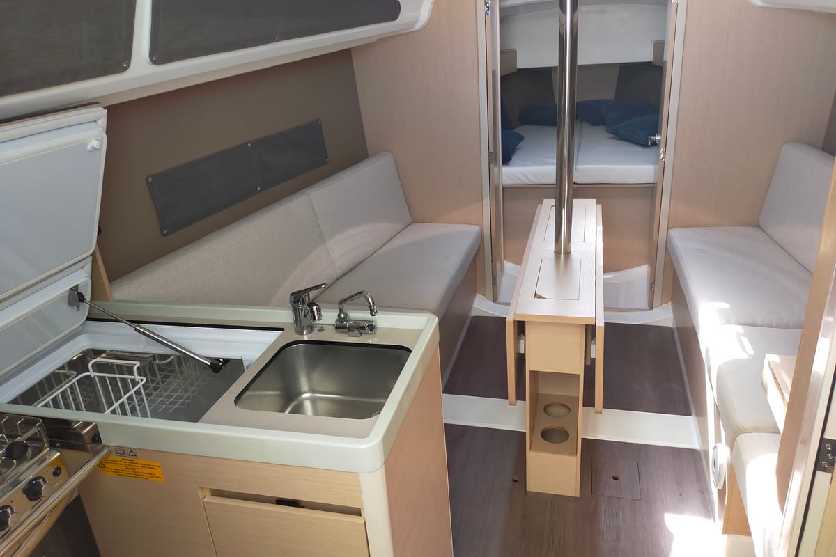 Galley of Fregugetta, a Beneteau Oceanis 30.1 sailboat at U Pàize/Carloforte, Italy