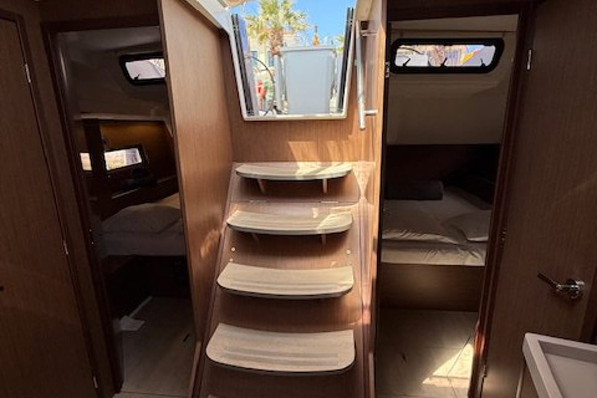 Salon of Cookie, a Beneteau Oceanis 46.1 sailboat at Preveza, Greece