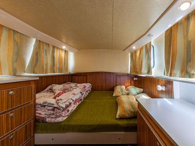 Cabin on 935W-137, a Pénichette 935 motorboat at Argens-Minervois, France
