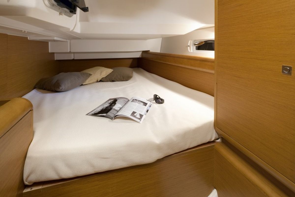 Cabin on Traveller, a Jeanneau Sun Odyssey 409 sailboat at Kontokali, Greece