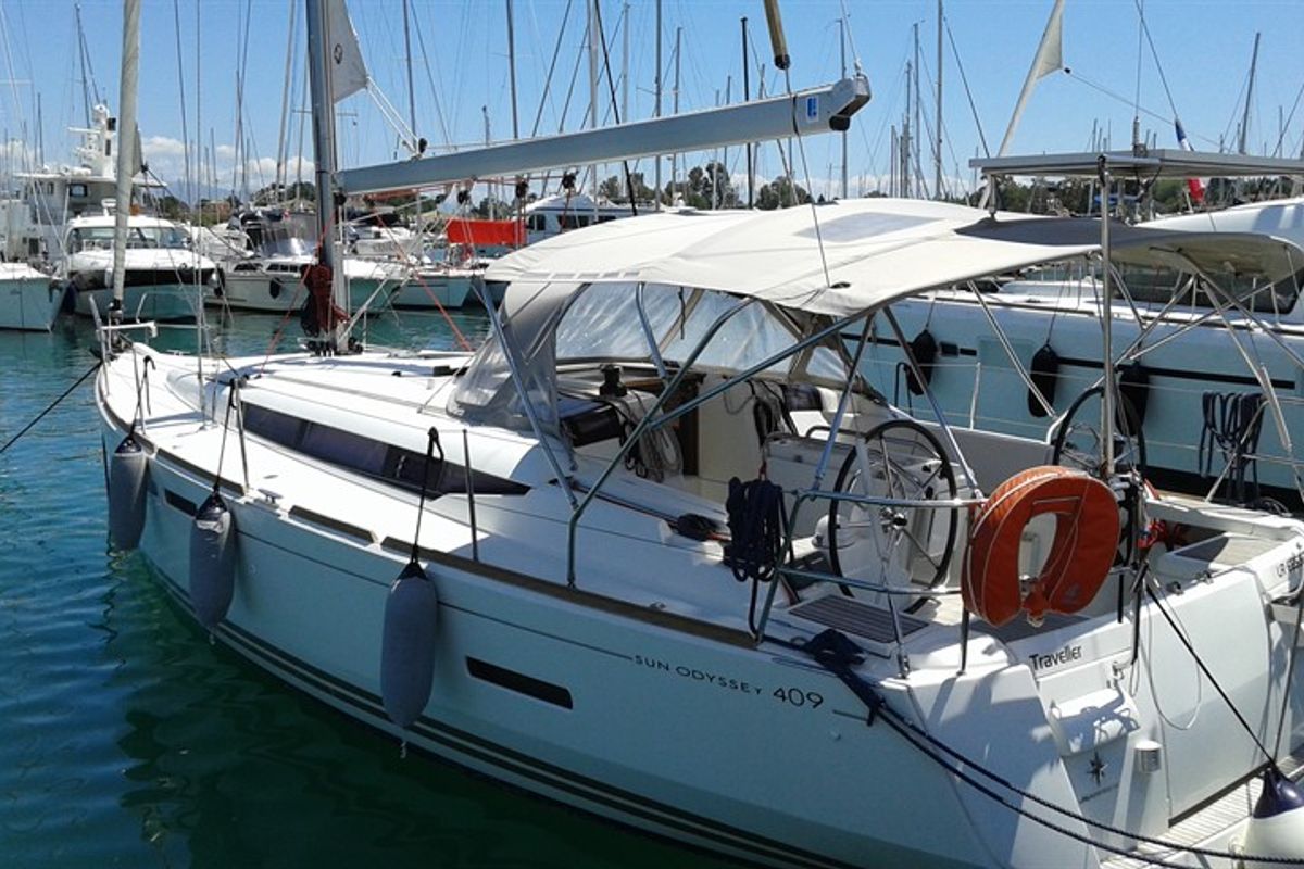 Exterior view of Traveller, a Jeanneau Sun Odyssey 409 sailboat at Kontokali, Greece