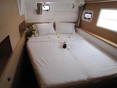 Cabin on Mare Quiero, a Lagoon 400 S2 catamaran at Bodrum, Turkey