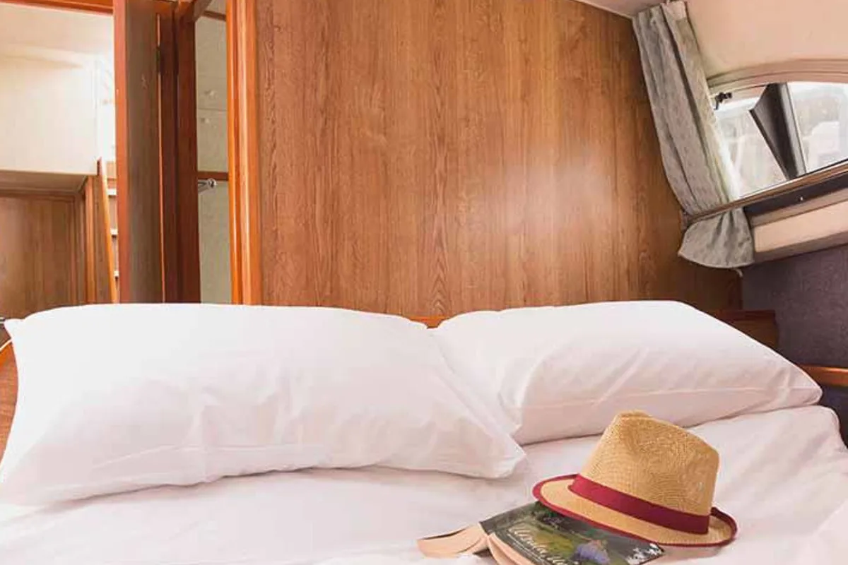 Cabin on Clipper - Comfort 6, a Cygnet Clipper motorboat at Laggan, United Kingdom