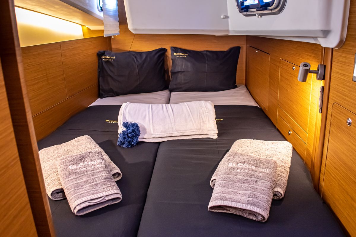 Cabin on Psi Octantis, a Jeanneau Sun Odyssey 410 sailboat at Preveza, Greece