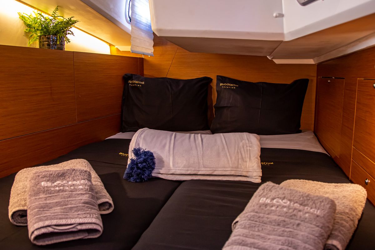 Cabin on Psi Octantis, a Jeanneau Sun Odyssey 410 sailboat at Preveza, Greece