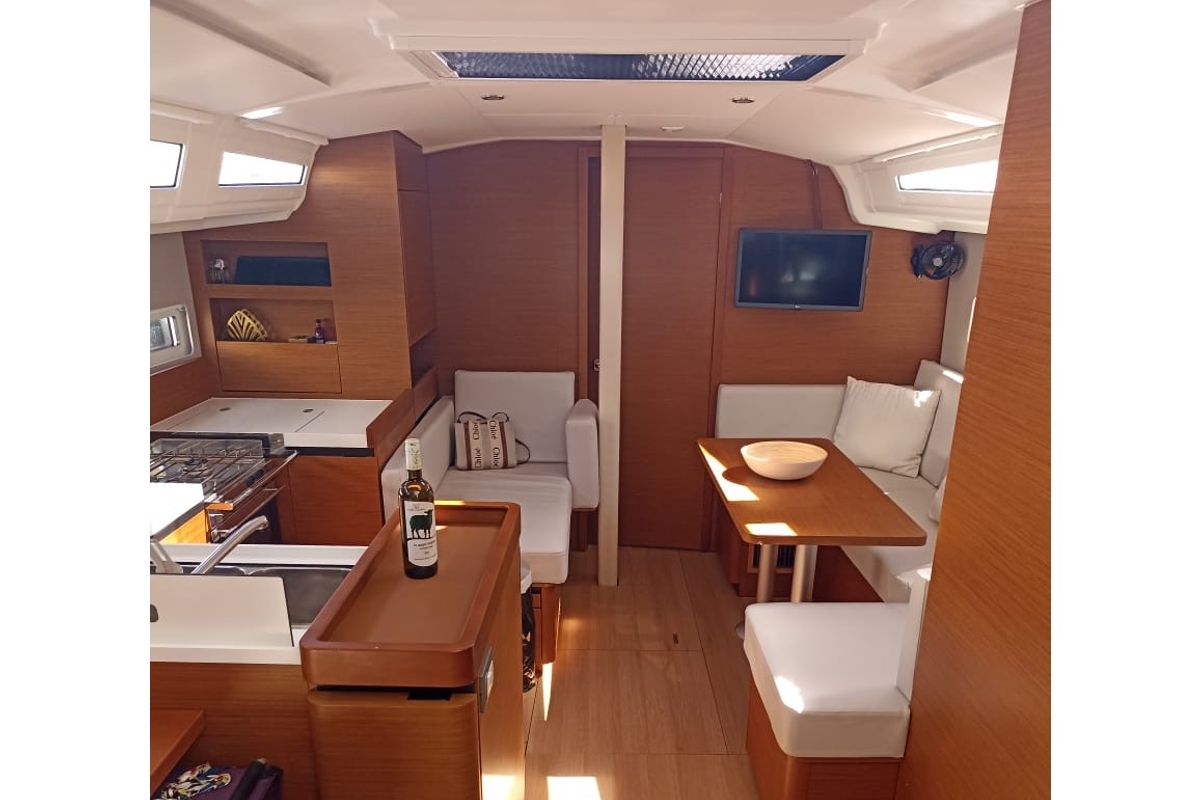Salon of Psi Octantis, a Jeanneau Sun Odyssey 410 sailboat at Preveza, Greece